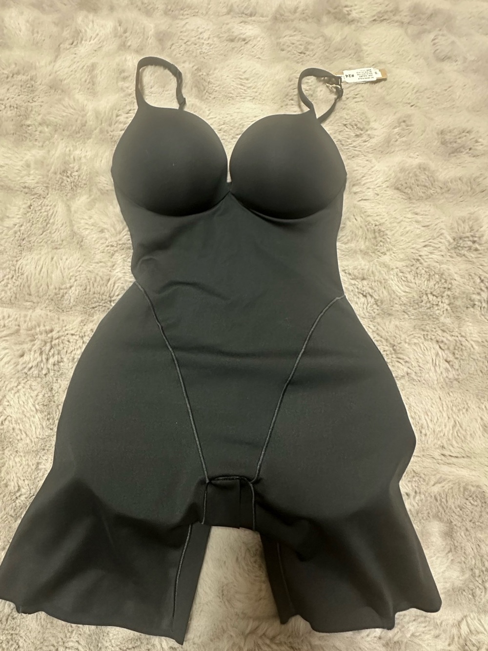NWT SKIMS ULTIMATE MID THIGH BODYSUIT Size M Onxy